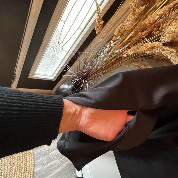 Beautiful tuxedo like plus size blazer - Picture 6 of 7